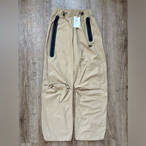 Nike Tech Pack Woven Oversized Pants Parachute Beige Men’s Sz XS HM7158-297